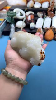 新疆和田玉籽料红皮白皮俏色巧雕霸王貔貅,招财纳福镇宅辟邪