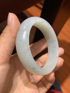 至今意难平的和田玉点墨青花手镯