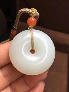 怎样鉴别和田羊脂玉的真假?对比普通的和田白玉,羊脂玉有何独特